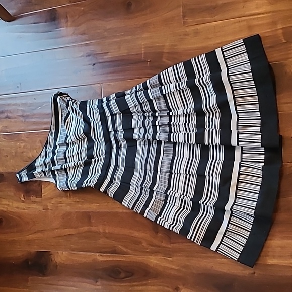 ๐Host Pick ๐ White House, Black Market striped one shoulder pleated dress - Picture 3 of 11